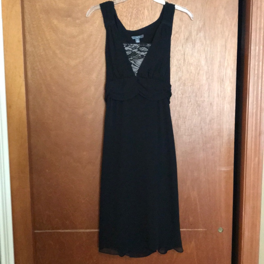 Cute black dress.